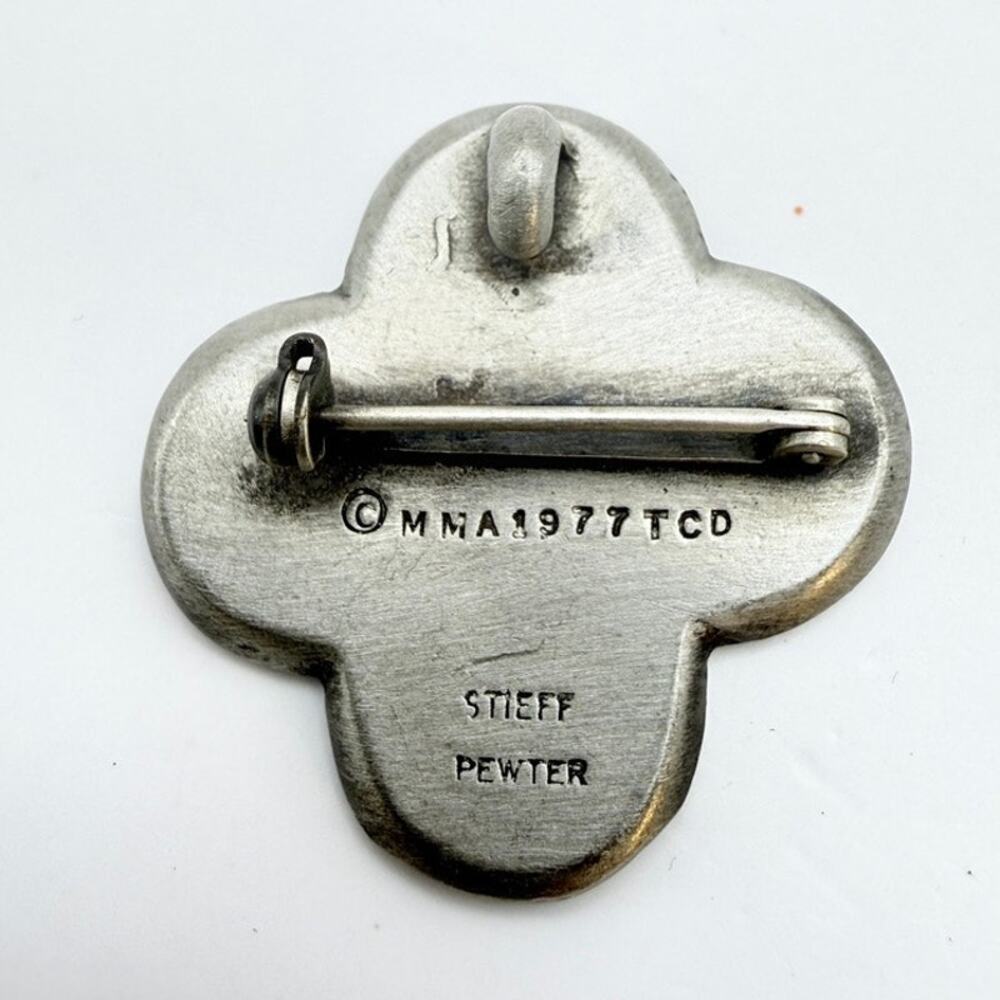 MMA 1977 Metropolitan Museum of Art Lion Coat of Arms Brooch TCD Stieff Pewter - Picture 3 of 5
